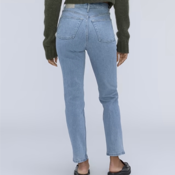 Everlane Original Cheeky Jean in Stone-washed Sky - Picture 2 of 16